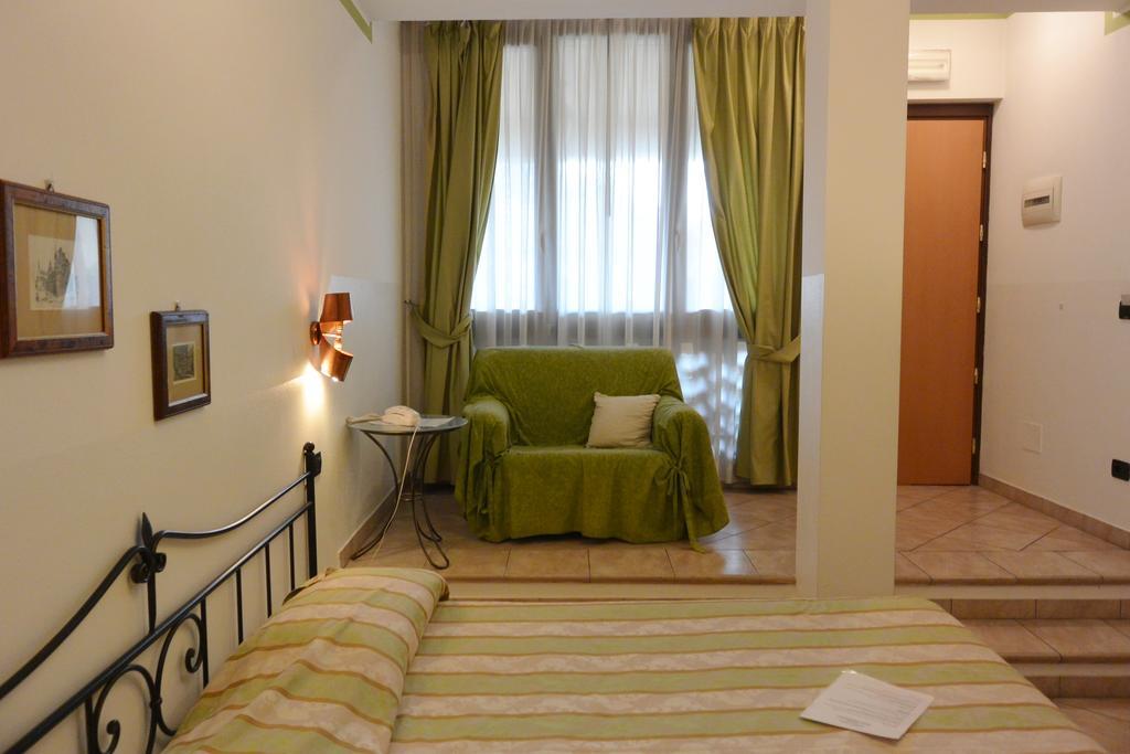 צ'רטוזה די פאביה Hotel Ristorante Italia מראה חיצוני תמונה