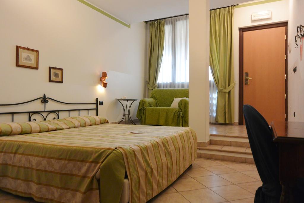 צ'רטוזה די פאביה Hotel Ristorante Italia מראה חיצוני תמונה