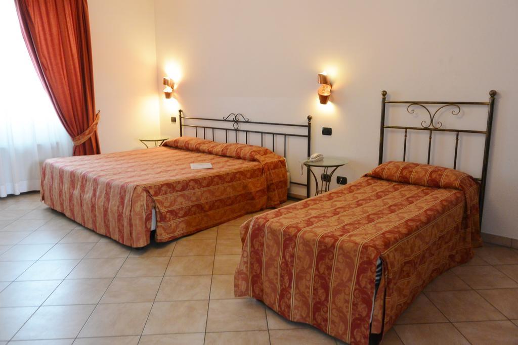צ'רטוזה די פאביה Hotel Ristorante Italia מראה חיצוני תמונה