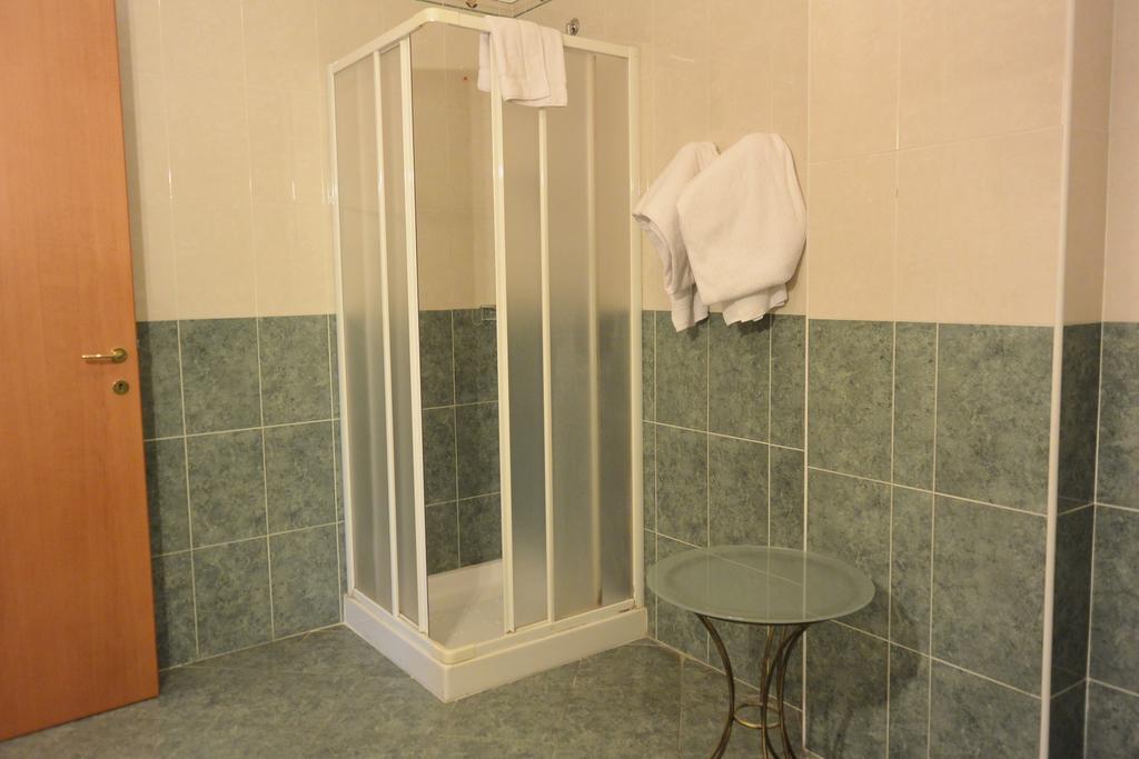 צ'רטוזה די פאביה Hotel Ristorante Italia חדר תמונה