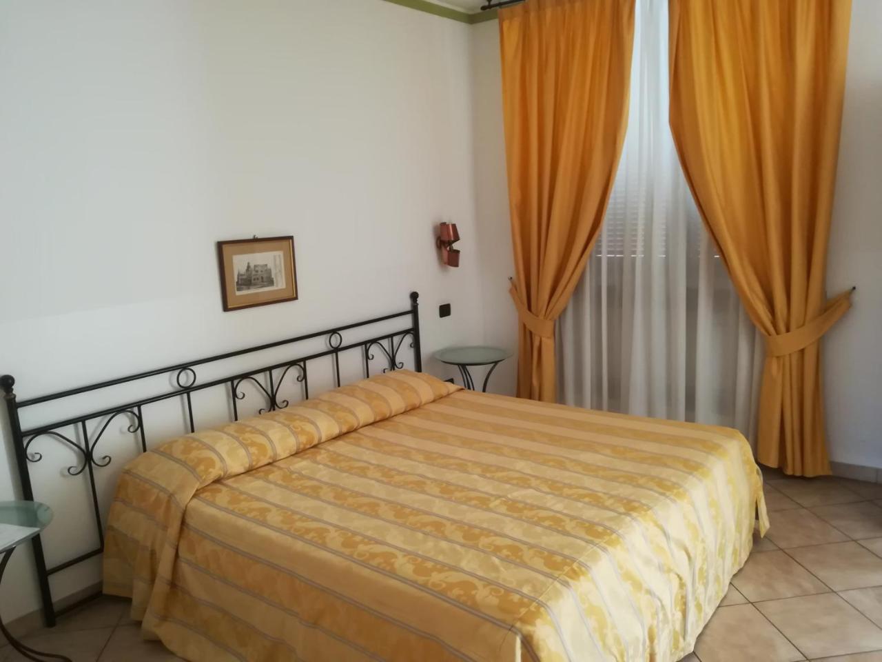 צ'רטוזה די פאביה Hotel Ristorante Italia מראה חיצוני תמונה